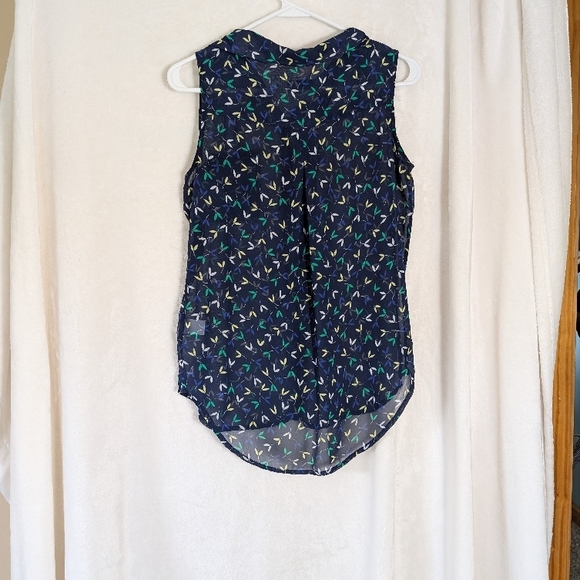 Navy Sleeveless Blouse with Pattern - Picture 3 of 4